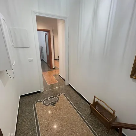 アパート La Casa Di Vittoria ジェノヴァ